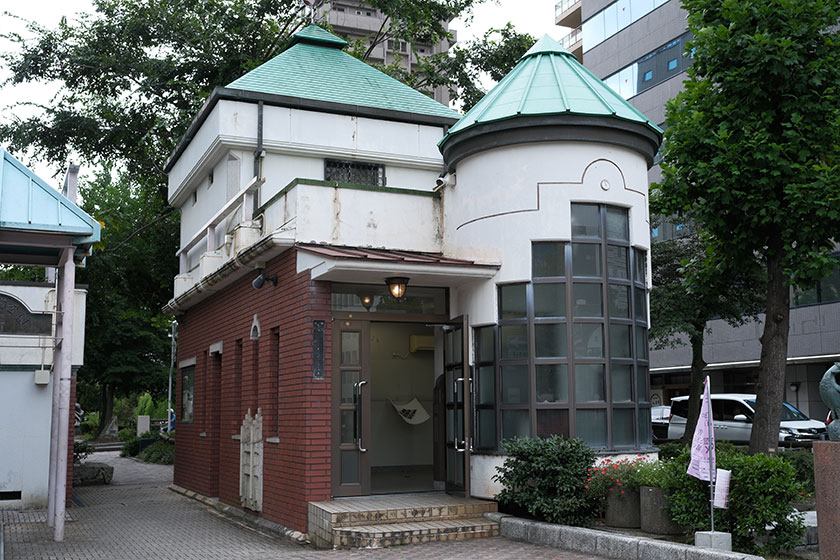 旧西川橋交番全景