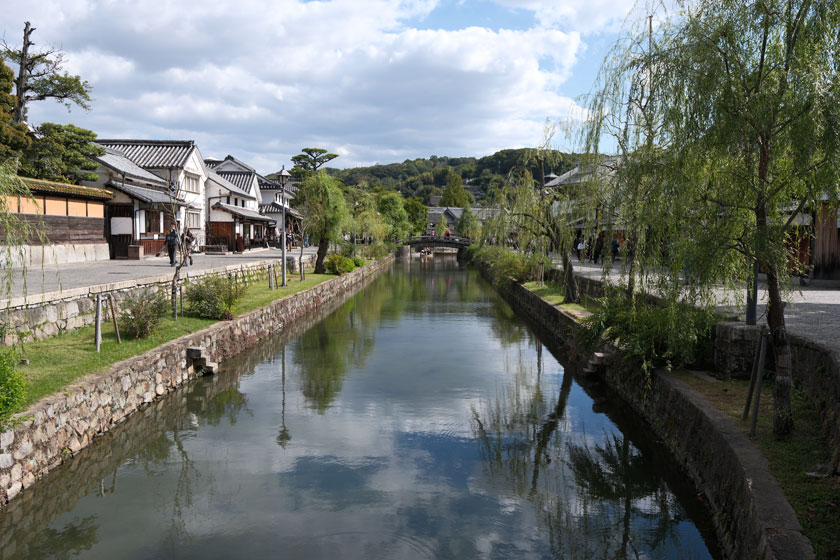 蔵の街と小さな秋