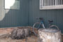 小屋の裏